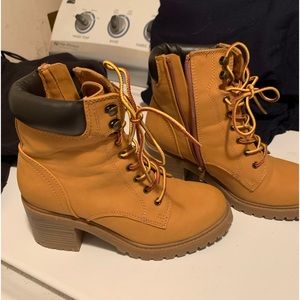 Women’s high heel hiking boot